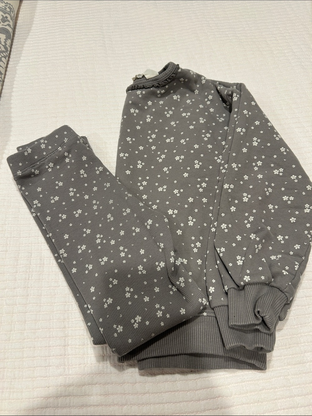Girls sweatshirt and leggings set. Size 7.